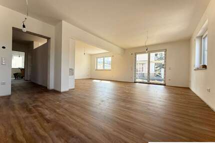 Wohnung zum Mieten in Schwarzenfeld 1.290,00 € 128 m²