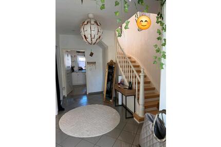 Großzügiges Haus mit Charakter - 1.300,00&nbsp;EUR Kaltmiete, ca.&nbsp; 210,00&nbsp;m&sup2; in Biebertal (PLZ: 35444)
