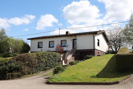 Gepflegtes Einfamilienhaus mit großem Grundstück in Freisen
