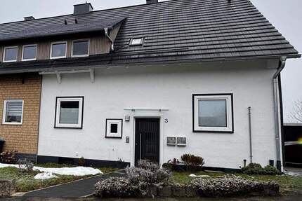 Driedorf-Roth: Haus mit 2 modernen und gepflegten Wohneinheiten - Driedorf / Roth