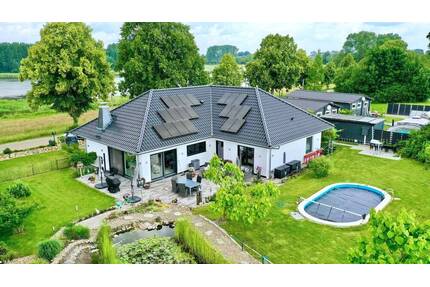 Zukunftssicher und energieeffizient: Premium-Immobilie mit Seeblick und Pool - Langenhagen / Techentin