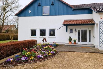 Saniertes Einfamilienhaus,viel Platz auch für Gewerbe,Südgarten - Babenhausen