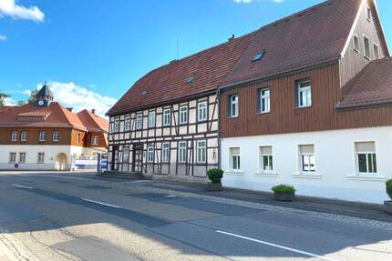 Fachwerkhaus mit 3 Wohnungen und Gewerbe - Weißenborn/Erzgebirge