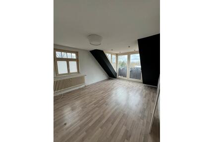 Lage 2 Zimmer DG Wohnung in Waddenhausen