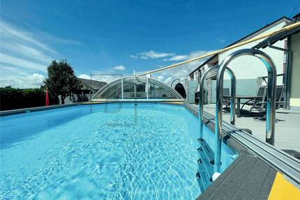 Energieeffizientes Einfamilienhaus (12 kWhm²) mit beheiztem Pool auf 1.093 m² Grundstück - Bernstadt