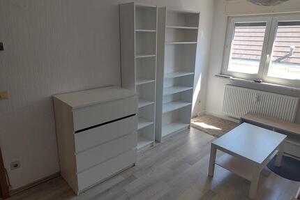1 Zi in 4er WG in Stuttgart Zuffenhausen sehr zentral