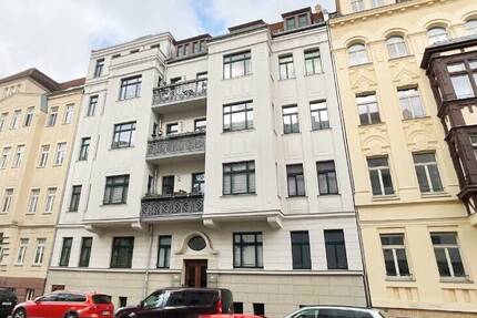 Ruhige Lage mit Parkett, Lift & 10 m² Balkon! - Fußbodenheizung - exklusives Bad - Wanne & Dusche - Leipzig Stötteritz