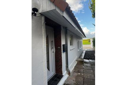 Frisch renovierte 3-Zimmer-EG-Wohnung mit eigenem Eingang - Hohenaspe