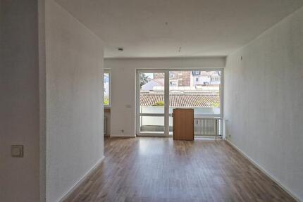 1,5 ZW STUDIO NEU GESTRICHEN BALKON EBK BAD LAUFNAH UNI KLINIK ROSSMANN REWE EIFLER TEDI PENNY ÖVNP FLUGHAFENBUS S BAHN LYONERSTR - Frankfurt am Main Niederrad
