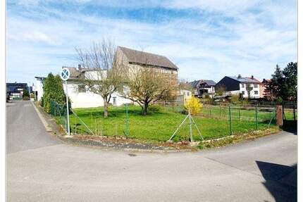 Optimal für die Großfamilie und Autofreunde, nur 14 Min. bis Idstein, viele Garagen+ großer Garten - Hünstetten Beuerbach