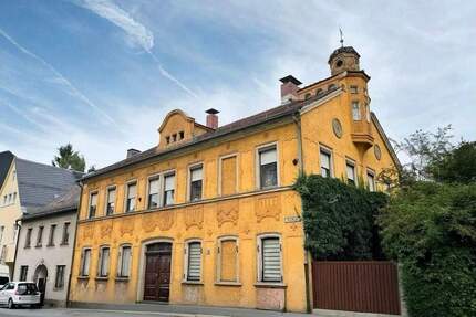 Geschichtsträchtiges Anwesen - ehemaliges Patrizierhaus (Denkmalschutz) - mit Nebengebäuden und großem Park - Hof Innenstadt