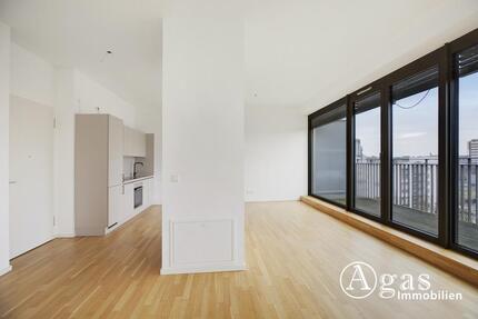 LICHTDURCHFLUTET! 2 Zimmer Dachgeschoss-Wohnung mit ca. 77m² und großer Terrasse in Berlin-Mitte