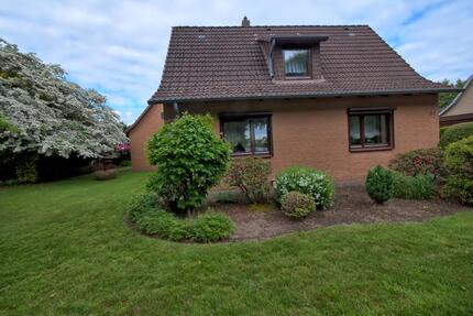 Gepflegtes Einfamilienhaus mit Nebengebäuden & großem Grundstück - Hohenlockstedt