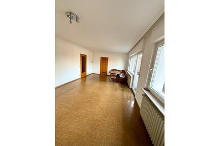3 Zimmer Wohnung, 76 m² in Warstein, Parkplatz, Terrasse, Balkon