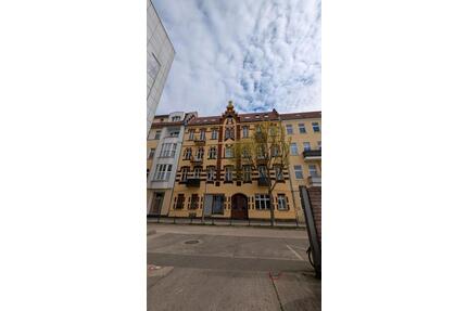 Renovierungsbedürftige helle Wohnung in Lichtenberg zu verkaufen - Berlin Rummelsburg