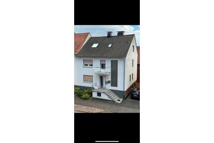 Ein-Zweifamilienhaus mit Nebengebäuden und Baugrundstück - Ronshausen