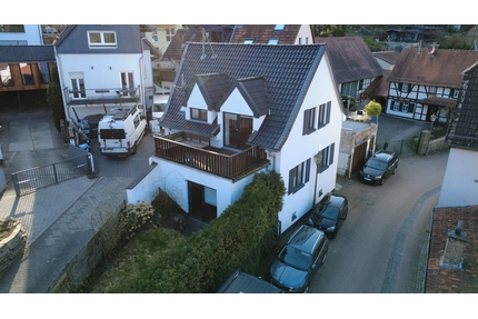 Hofheim-Lorsbach: Außergewöhnliches Einfamilien-Stadthaus