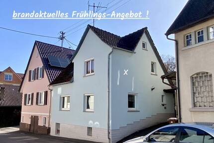 *** kleines, aber sehr feines Einfamilienhaus mit Gärtchen ... und PKW-Stellplatz ! *** - Aspach Großaspach