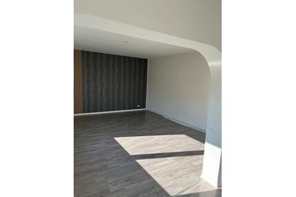 Wohnung mit Balkon - 900,00&nbsp;EUR Kaltmiete, ca.&nbsp; 135,00&nbsp;m&sup2; in Lippstadt (PLZ: 59556) Bad Waldliesborn