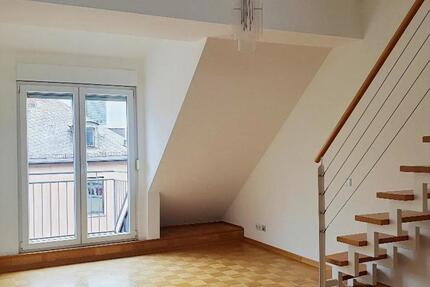 Frisch renovierte Maisonette-Wohnung in der Nähe vom Main und Baseler Platz - Frankfurt am Main Innenstadt 1