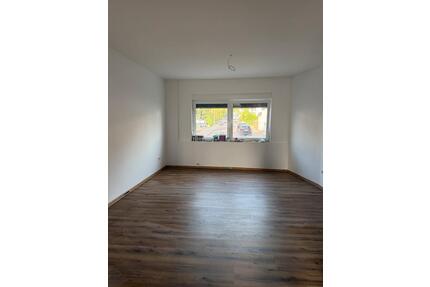 Vermietung: Kernsanierte 43m^2 Wohnung mit Abstellplatz, Garten - Saarlouis