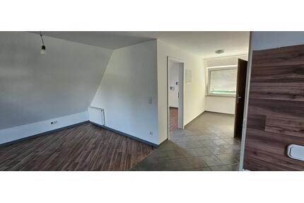 Schöne Dachgeschoss Wohnung im Herzen von Vilseck Büro möglich.