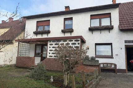Haus mit viel Potenzial in Sandhausen – Garten, Garage, Werkstatt