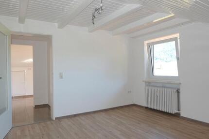 Schickes, saniertes 2-Zimmer-DG-Appartement in Inzell m. Balkon