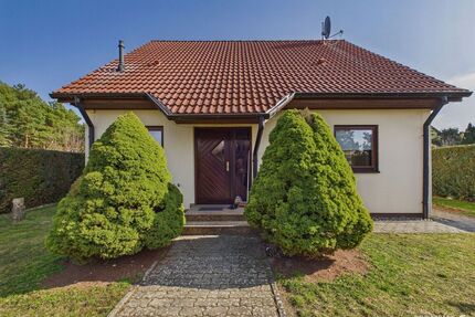 Mehr Raum als erwartet: Einfamilienhaus mit praktischer Raumstruktur, Doppelgarage, Carport und Pool - Grünheide (Mark)