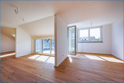 Attraktive 2 Zimmer Dachgeschoss Wohnung mit Terrasse in Radolfzell - bezugsfrei KFW 55 ! - Radolfzell am Bodensee