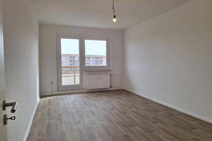 Ab 01.05.2026*Frisch renovierte 5 Zimmer-Wohnung im Hochparterre, 2 Bäder und Balkon! - Leipzig West