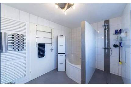 Großes Einfamilienhaus freistehend im Zentrum von Immendingen