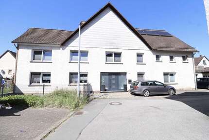 Haus zum Kaufen in Amelunxen 270.000,00 € 275 m²