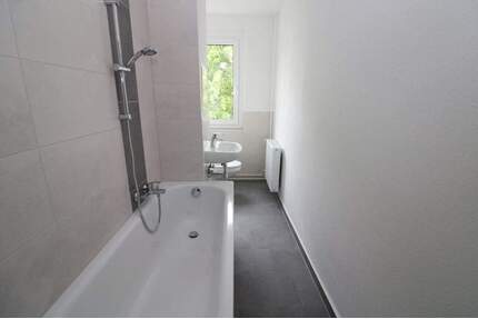 Auch für Nichtschwimmer geeignet...3-RW mit modernem Wannenbad! - Freiberg