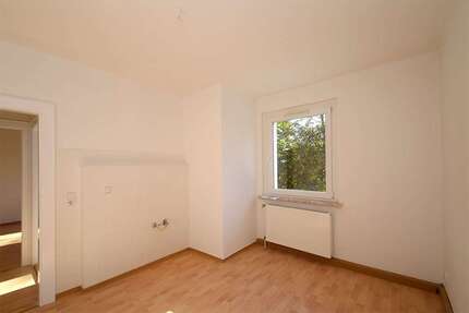 Wohnung zum Mieten in Halle (Saale) 266,40 € 37 m²
