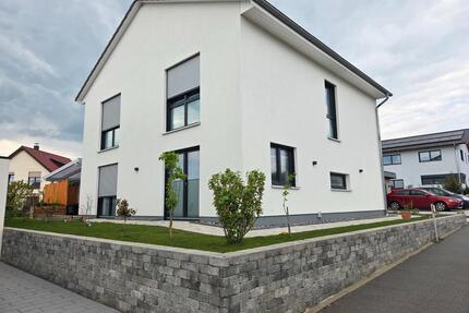 Modernes Einfamilienhaus mit großem Garten in Oberschwarzach