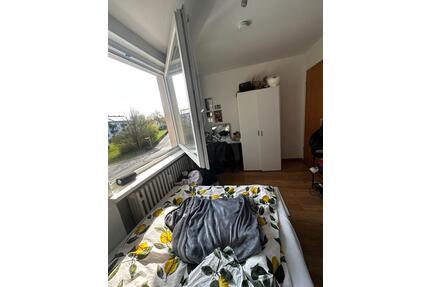 Helles WG-Zimmer in Grone - 375,00&nbsp;EUR Kaltmiete, ca.&nbsp; 10,00&nbsp;m&sup2; in Göttingen (PLZ: 37081) Grone