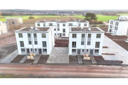 Ihr Traum vom Eigenheim: Moderne DHH inkl. Stellplätze und eigenem Garten - Messel