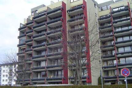 Vermietete 2-Zimmer-Wohnung mit zwei Loggien mit Südausrichtung - Germering