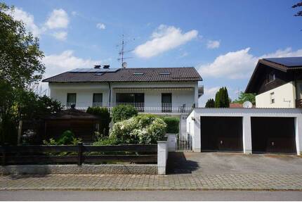 DHH als 3-Familienhaus, grüne und ruhige Lage in Gilching- Geisenbrunn, Besichtigung n. Vereinbg. - Gilching / Geisenbrunn