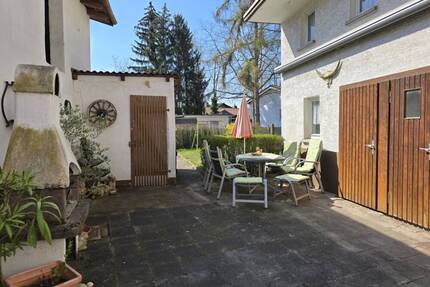 Familienanwesen (2FH) mit großem Garten und Hof in Groß-Zimmern