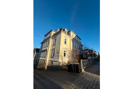 Großzügige 7‑Zimmer Wohnung im 3. OG in Dresden-Naußlitz