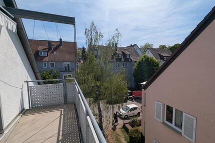 WG-geeignet: 4-Zi-DG-Whg, 78 m², 2 Bäder, Balkon, EBK - Stuttgart Bad Cannstatt