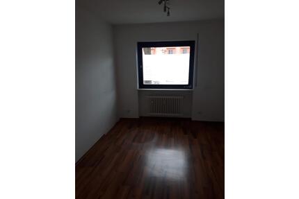 Hallo, zu Verkauf steht eine 3-Zimmer Wohnung in Hanau.