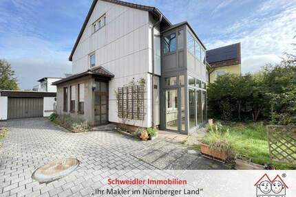 Für Eigennutzer und Anleger: Doppelhaushälfte mit 2 Whg. & Garage in der Nürnberger-Kettelersiedlung