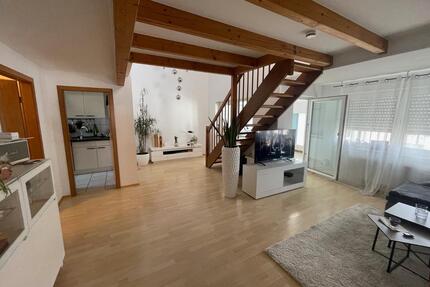 Helle 5-Zimmer Dachgeschosswohnung mit Balkon in Laichingen