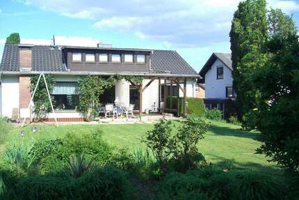 8-Zi.-Wohnhaus mit schönem Garten (1.400 qm) in Marburg-Schröck, courtagefrei