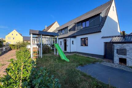 Überwiegend saniertes Doppelhaus in ruhiger Lage! - Neuendettelsau 10809571180