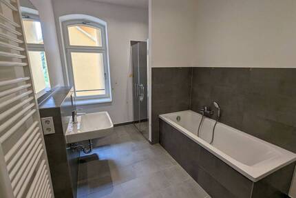 Moderne 3-Zimmer-Wohnung oder ihre Möglichkeit für ein Geschäft im Zentrum von Borna