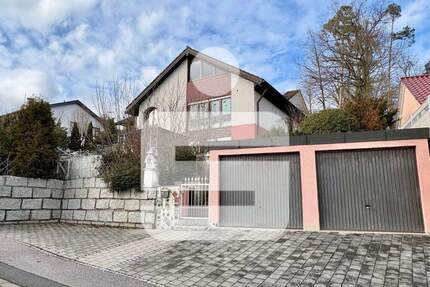 Einfamilienhaus mit Enliegerwohnung in Ammerndorf...Viel Platz und toller Blick inklusive!